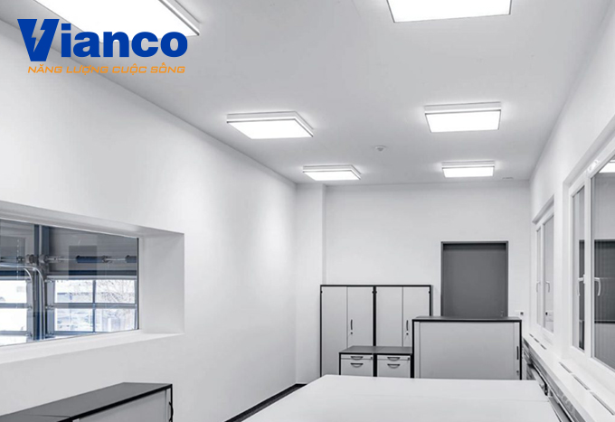 den-led-op-tran-vuong-cho-tran-be-tong